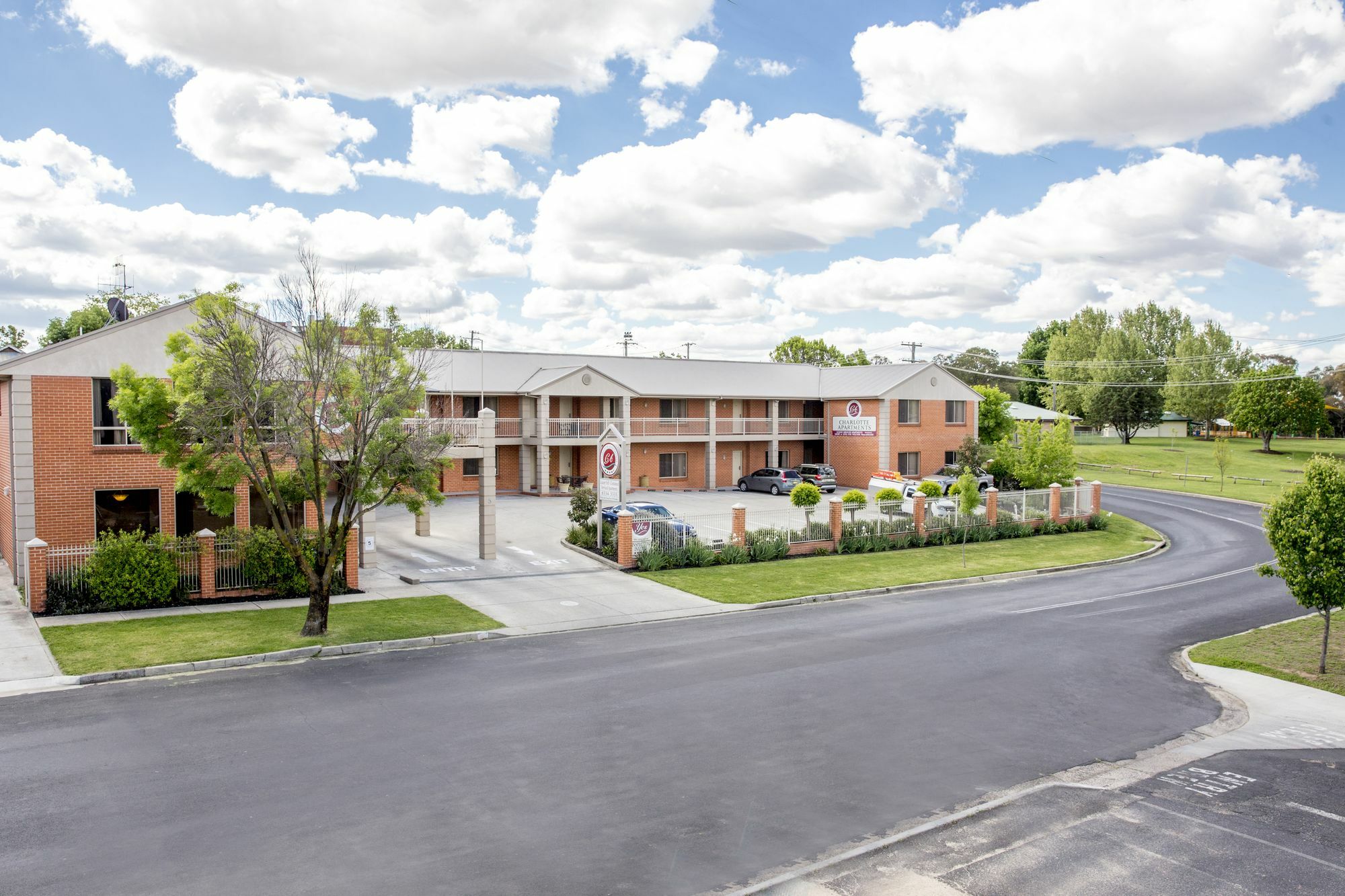 Charlotte Apartments Bathurst Exterior photo